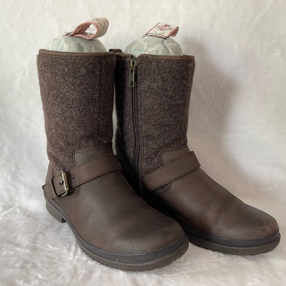 UGG Australia Robbie waterproof boots size 5.5